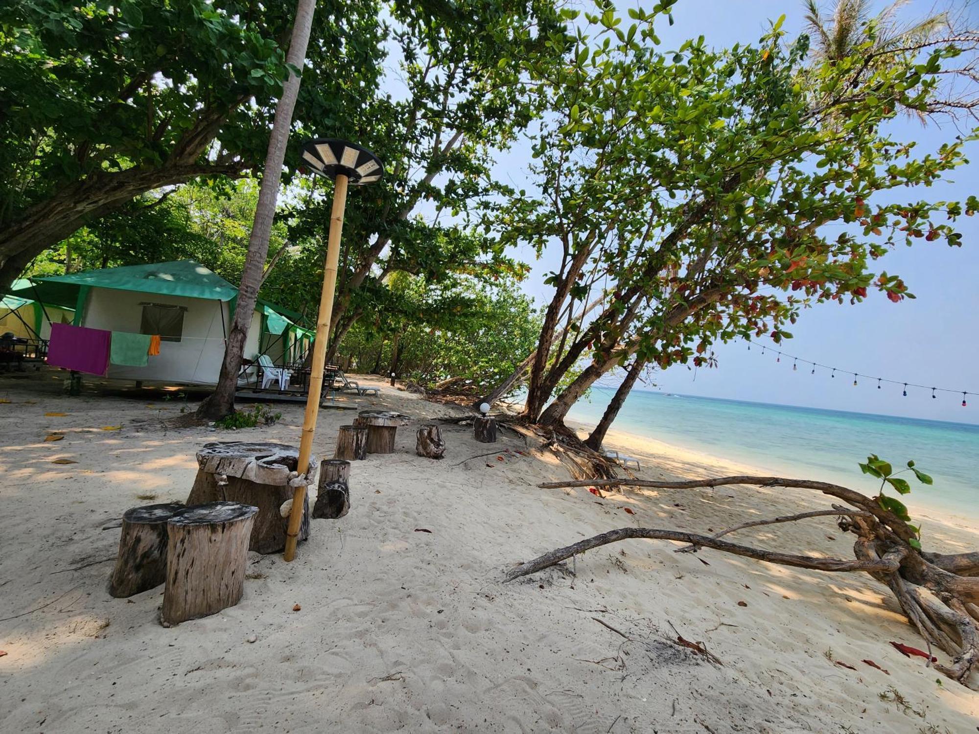 Koh Ngai Camping Restaurant @ Bar Eksteriør billede