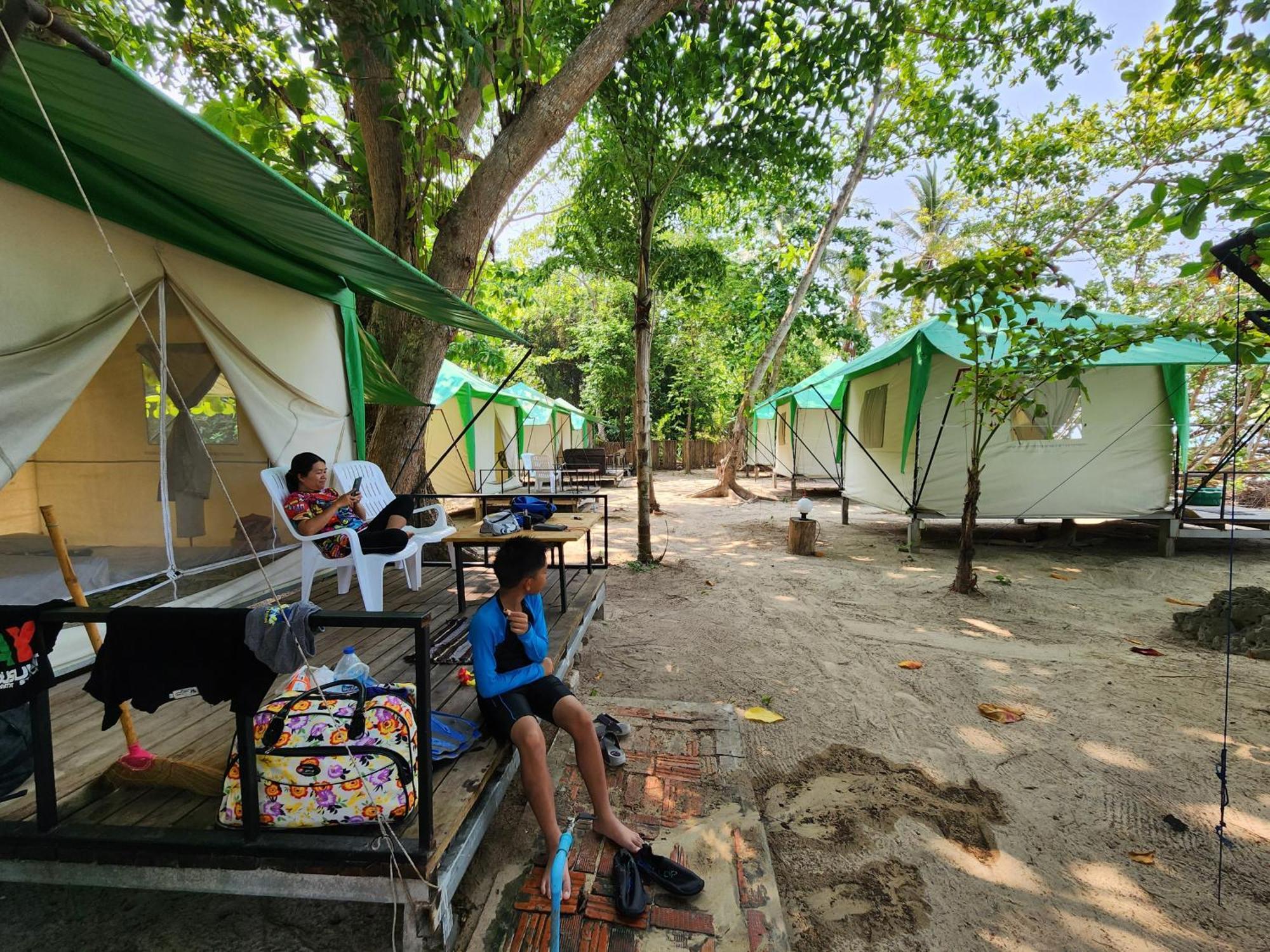 Koh Ngai Camping Restaurant @ Bar Eksteriør billede